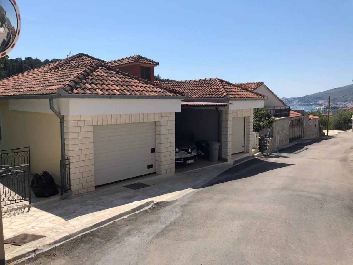 Peaceful & Sunny Apartments Trogir Bagian luar foto
