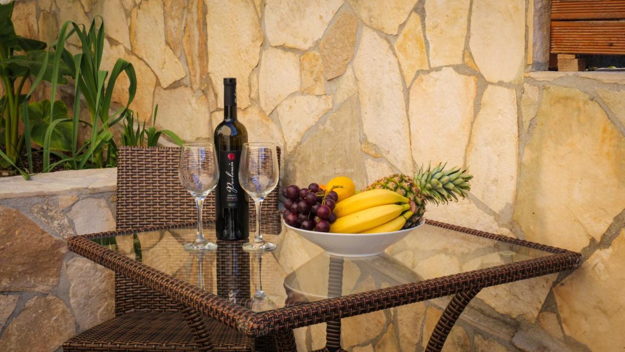 Peaceful & Sunny Apartments Trogir Bagian luar foto