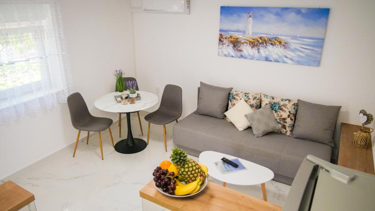 Peaceful & Sunny Apartments Trogir Bagian luar foto