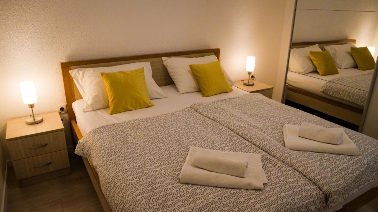 Peaceful & Sunny Apartments Trogir Bagian luar foto