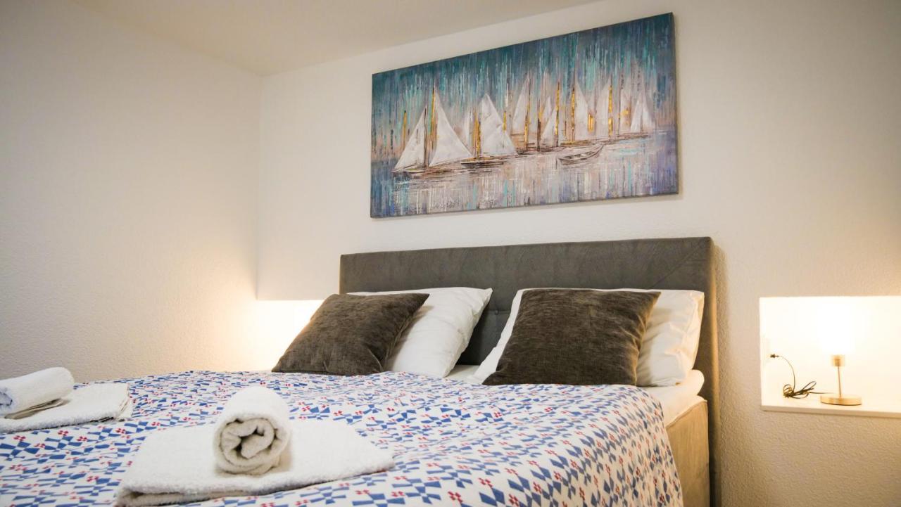 Peaceful & Sunny Apartments Trogir Bagian luar foto